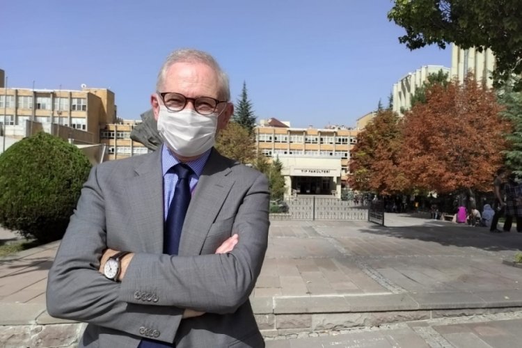 Prof. Dr. Akova: Kapalı alanda aşının şart koşulması taraftarıyım