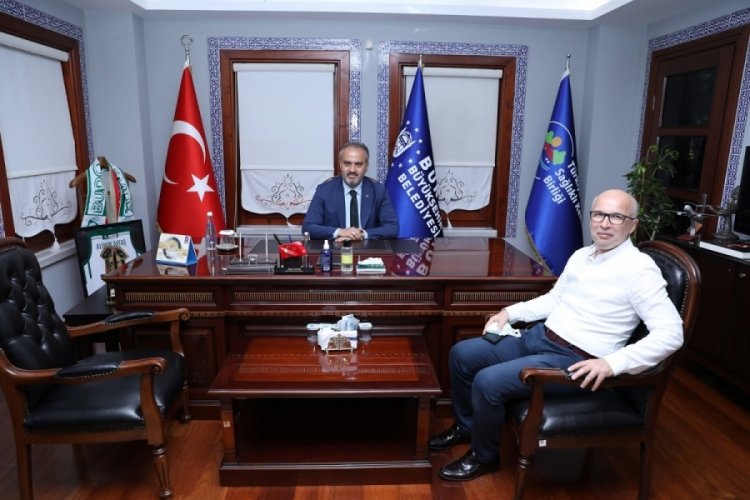Bursa B&uuml;y&uuml;kşehir Belediye Başkanı Aktaş'ın kurban bağışı Kızılay'a