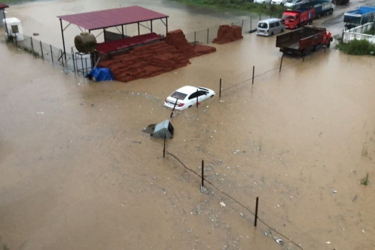 Rize'de sel felaketinden etkilenen vatandaşlara maddi destek