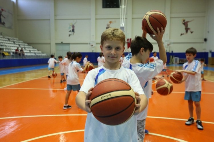 Bursa Nil&uuml;fer Yaz Spor Okulları'nda sertifika heyecanı