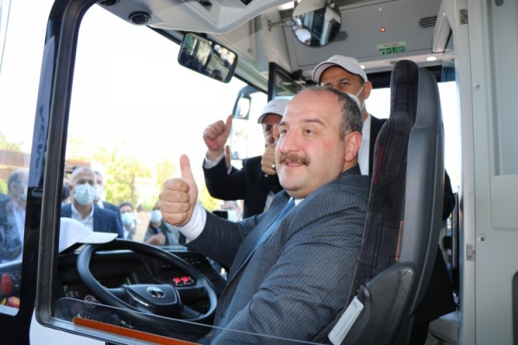 Yerli ve elektrikli otob&uuml;s&uuml; Bakan Varank kullandı