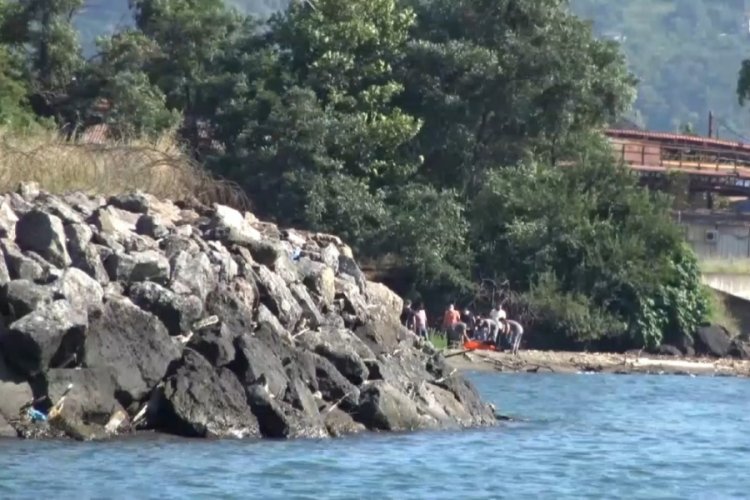 4 g&uuml;nd&uuml;r kayıptı, cesedi kıyıya vurdu