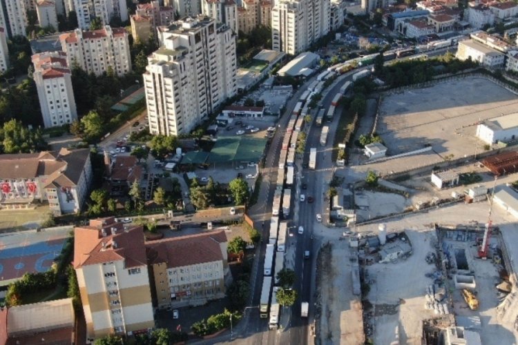 İstanbul'da kilometrelerce tır kuyruğu
