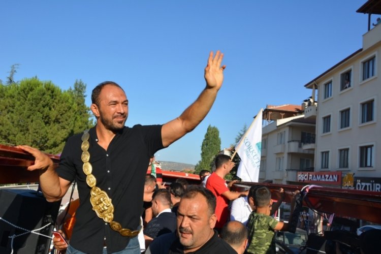 Başpehlivana coşkulu kutlama