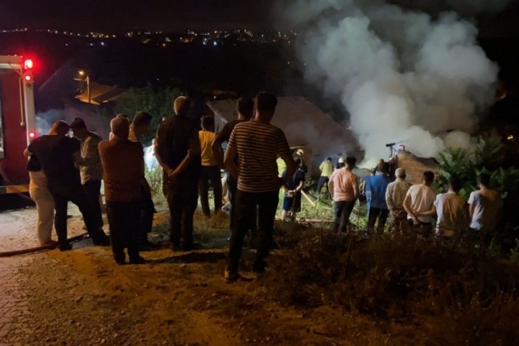 Yangın merakı Bursalıları gece uykusundan etti