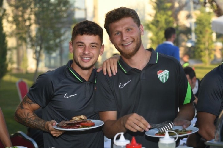 Bursasporlu futbolcular mangal partisinde bir araya geldi