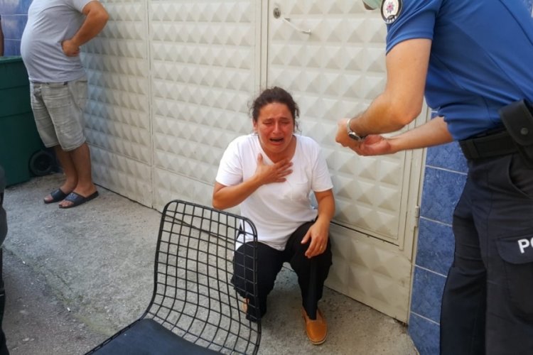 Bursa'da uzaklaştırma kararına rağmen eve zorla girmeye &ccedil;alıştı, annesi sinir krizi ge&ccedil;irdi