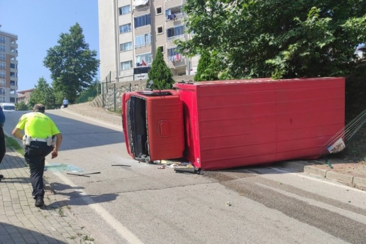 Bursa'da içecek yüklü kamyonun freni patladı! Şoförün parmağı koptu