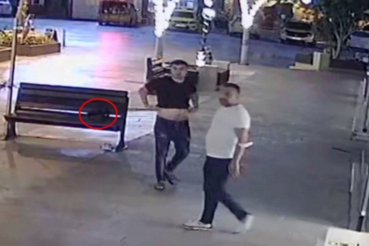 Bankta bırakılan &ccedil;antayı alıp gitti!