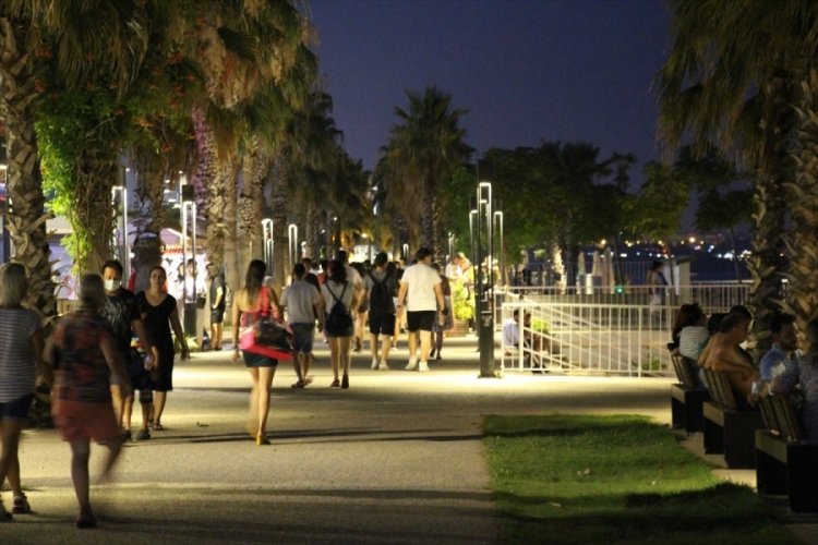 Antalya'da bayram tatili yoğunluğu