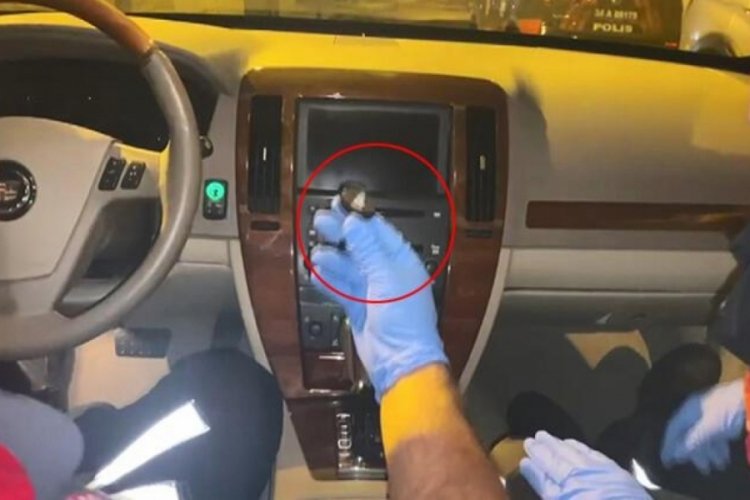Zırhlı otomobilde şaşkına &ccedil;eviren d&uuml;zenek!