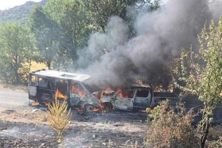 Kaza yapan ara&ccedil;lar alev aldı: 4 yaralı