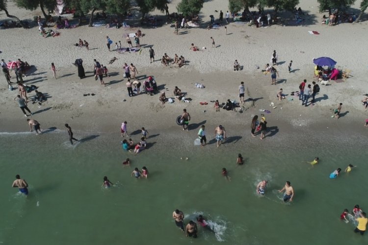 İstanbullular Menekşe Plajı'na akın etti