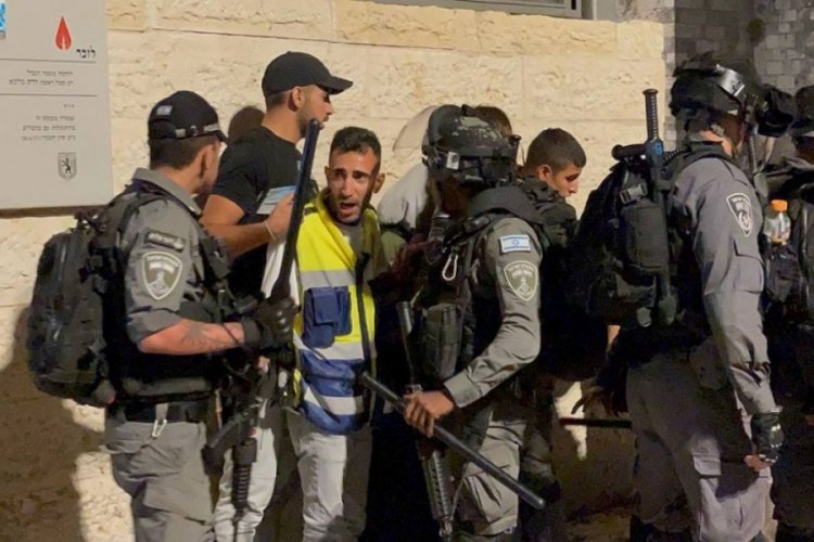 İsrail polisi Filistinlilere saldırdı