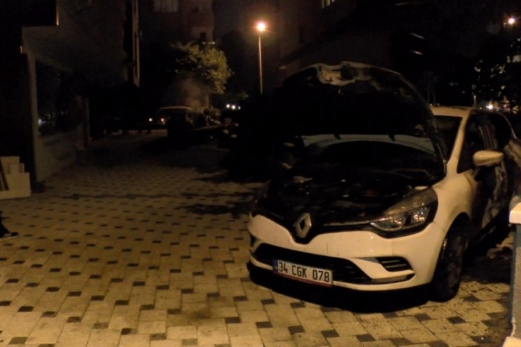 İstanbul'da otomobiller kundaklandı!