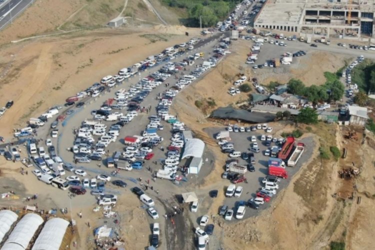Kurban satış ve kesim noktalarında hareketlilik! Trafik kilitlendi