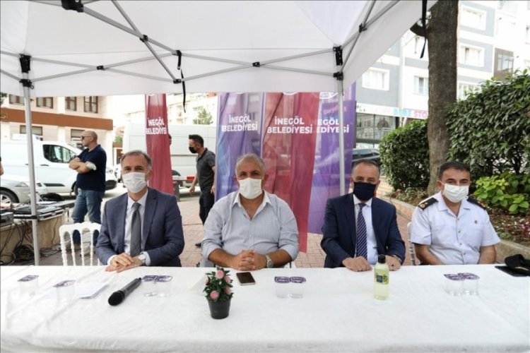 Bursa'da protokol ve vatandaşlar bayramlaşma t&ouml;reninde bir arada!