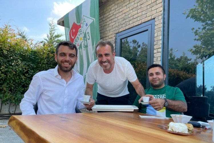 Haluk Levent'ten Adanur'a teşekk&uuml;r kahvesi!