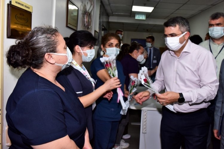 Bursa Yıldırım Belediye Başkanı Yılmaz'dan hastane ve huzurevi bayram ziyareti