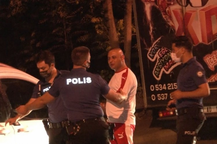 Alkoll&uuml; s&uuml;r&uuml;c&uuml; park halindeki 5 otomobile &ccedil;arptı
