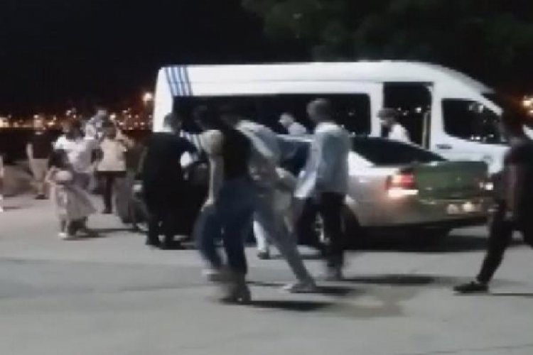 &Ccedil;ocuğa &ccedil;arpan alkoll&uuml; s&uuml;r&uuml;c&uuml;y&uuml; b&ouml;yle d&ouml;vd&uuml;ler