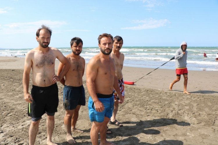 Samsun'da 2 kız &ccedil;ocuğu ve babaları boğulma tehlikesi ge&ccedil;irdi