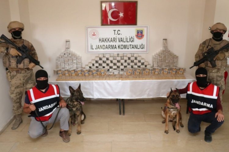 Hakkari'de 184 kilogram uyuşturucu madde ele ge&ccedil;irildi