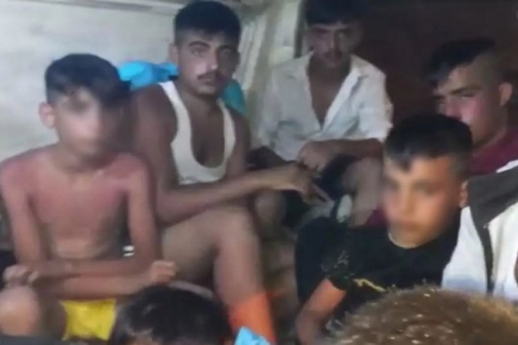 Polisin durdurduğu iki kişilik ara&ccedil;tan 18 kişi &ccedil;ıktı!