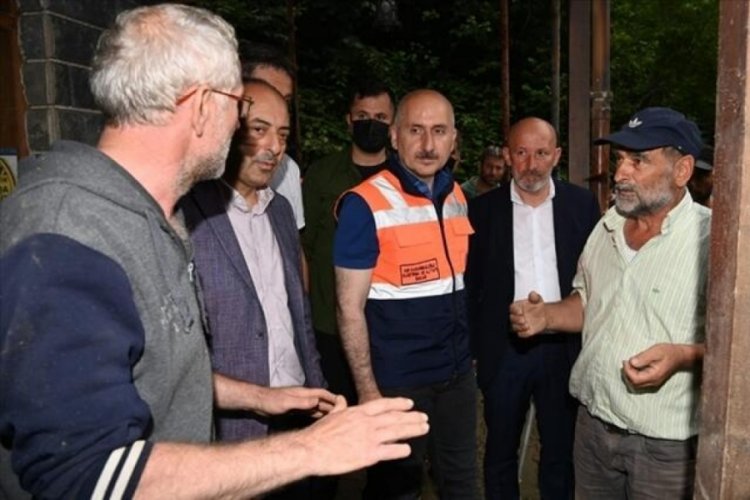 Bakan Karaismailoğlu, Artvin'de selin etkili olduğu alanları inceledi