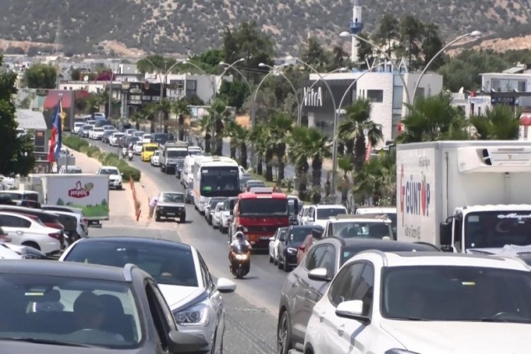 Bodrum'da bir g&uuml;nde 70 bin ara&ccedil; &ccedil;ıkış yaptı