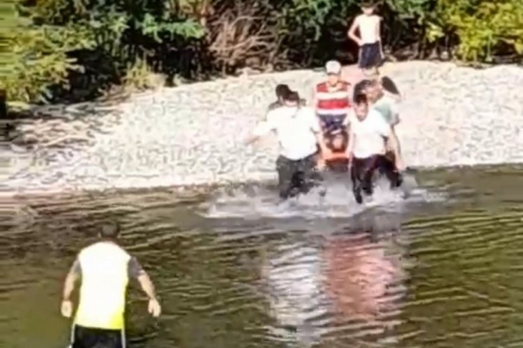 Boğulma tehlikesi ge&ccedil;iren baba ve 3 &ccedil;ocuğunu kurtaran kişi boğuldu