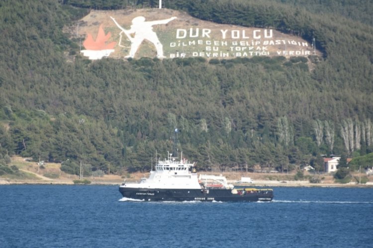 Rus askeri r&ouml;mork&ouml;r&uuml; &Ccedil;anakkale Boğazı'ndan ge&ccedil;ti