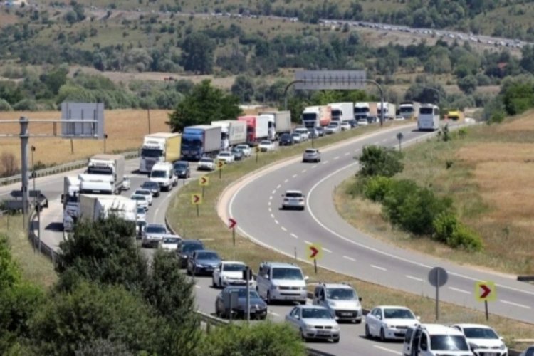 Bayram tatili d&ouml;n&uuml;ş&uuml;nde son g&uuml;n trafiği