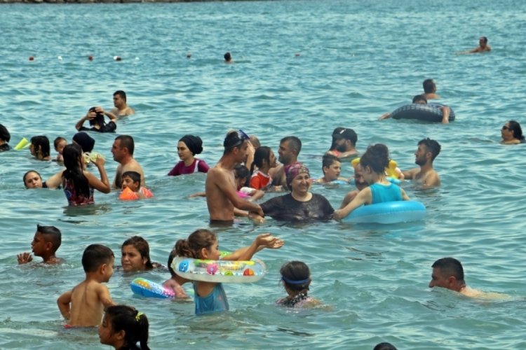 Tatilin son g&uuml;n&uuml;nde sahil ve piknik alanlarında korkutan yoğunluk