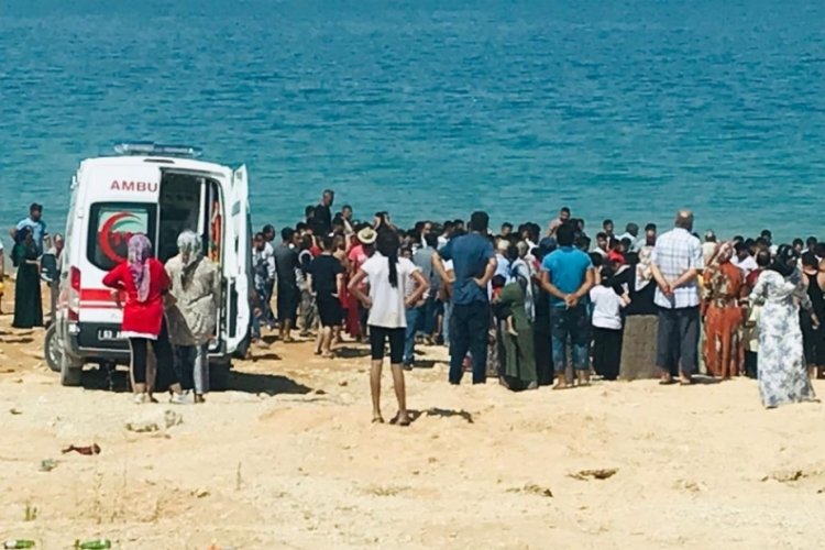 Baraj g&ouml;l&uuml;ne giren 2 arkadaştan acı haber!