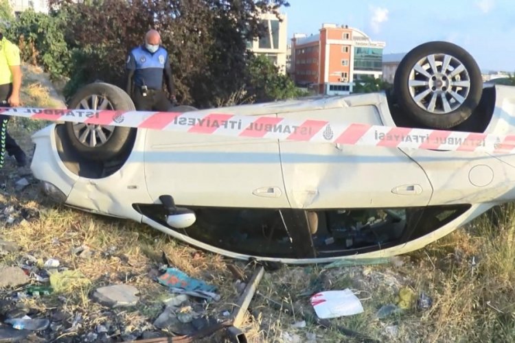 Takla atan otomobilin s&uuml;r&uuml;c&uuml;s&uuml; kayıplara karıştı