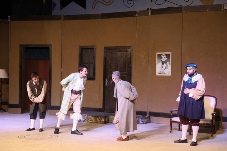 Moliere'in "Cimri"si Bursalıları kahkahaya boğdu