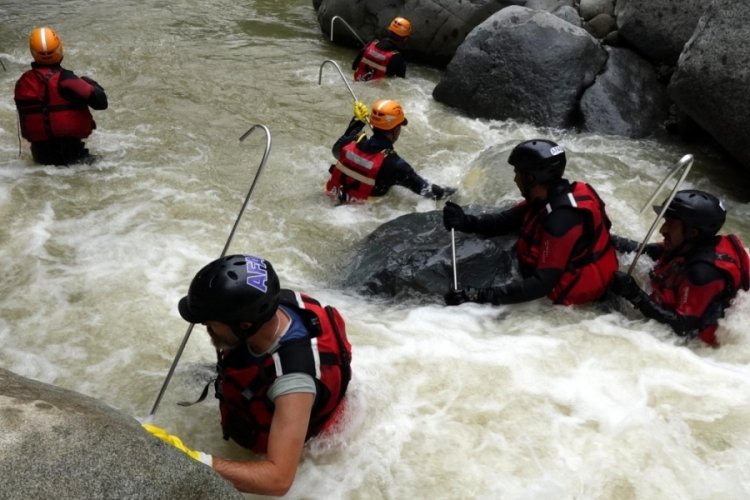 Rize ve Artvin'de selde kaybolan 3 kişi aranıyor