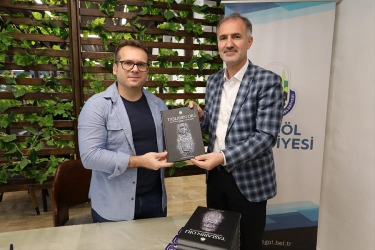 Bursa'da "Taşların Dili" 2. baskısıyla okuyucuyla buluştu