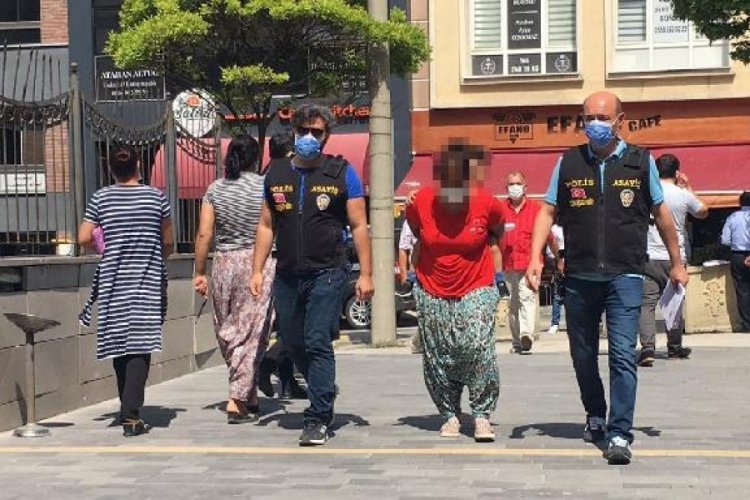 Eskişehir'de kızına g&ouml;zc&uuml;l&uuml;k yaptırıp, evi b&ouml;yle soydu!