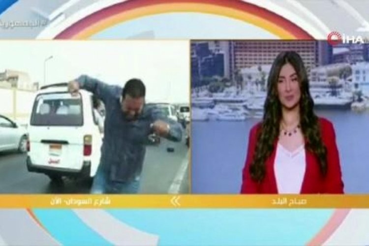 Canlı yayında muhabire motosiklet &ccedil;arptı