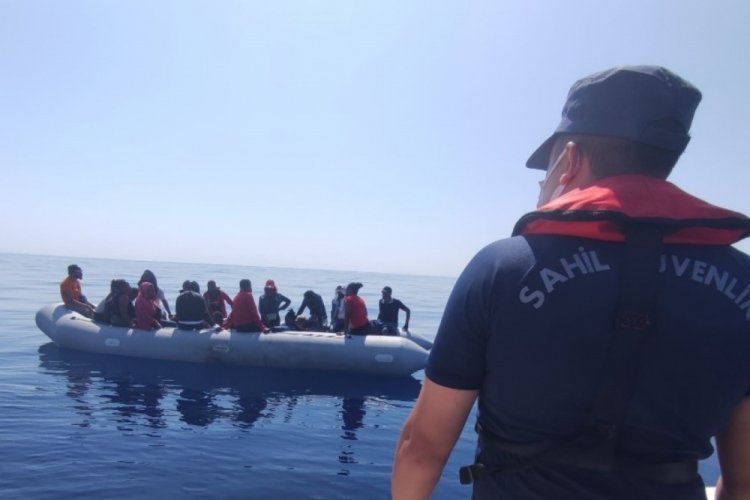 İzmir a&ccedil;ıklarında 344 ka&ccedil;ak g&ouml;&ccedil;men kurtarıldı