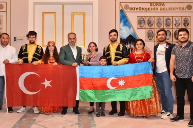 Azerbaycanlı &ouml;ğrencilere Bursa B&uuml;y&uuml;kşehir Belediye Başkanı Aktaş'tan Karabağ toprağı