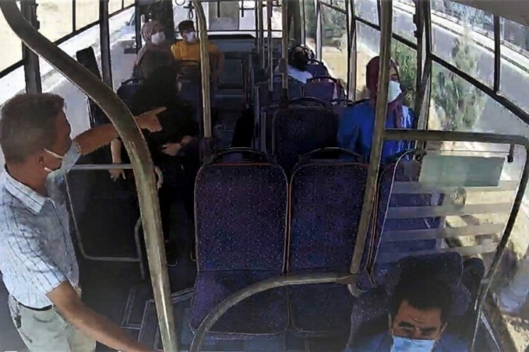 Otob&uuml;ste bayılan kadını, şof&ouml;r hastaneye yetiştirdi