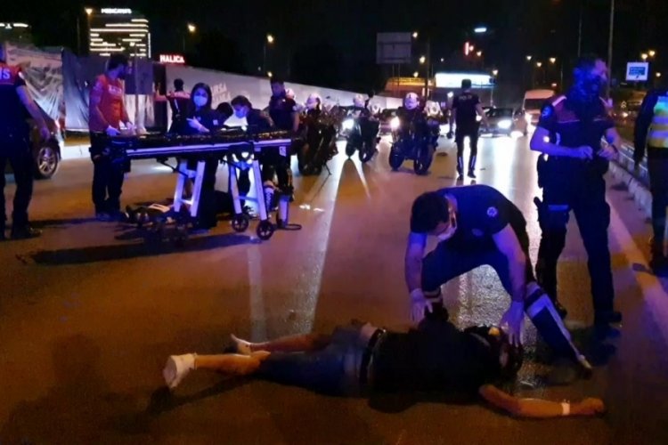 Bursa'da motosiklet bariyerlere çarptı! 2 yaralı