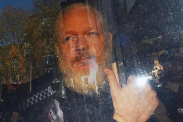 Julian Assange'ın Ekvador vatandaşlığı düşürüldü
