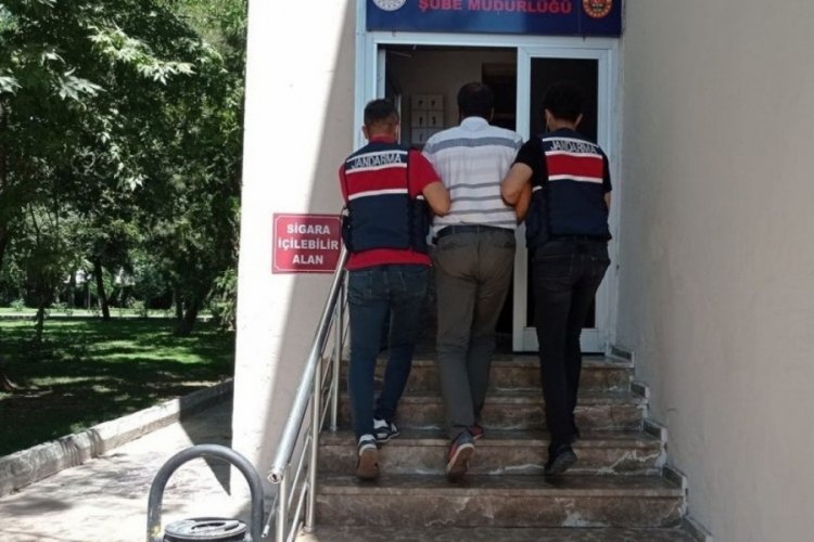 Ter&ouml;ristlere kıyafet temin eden eski &ouml;ğretmene tutuklama