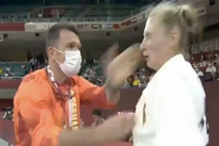 Olimpiyatlar'da sporcuyu tokatladı!