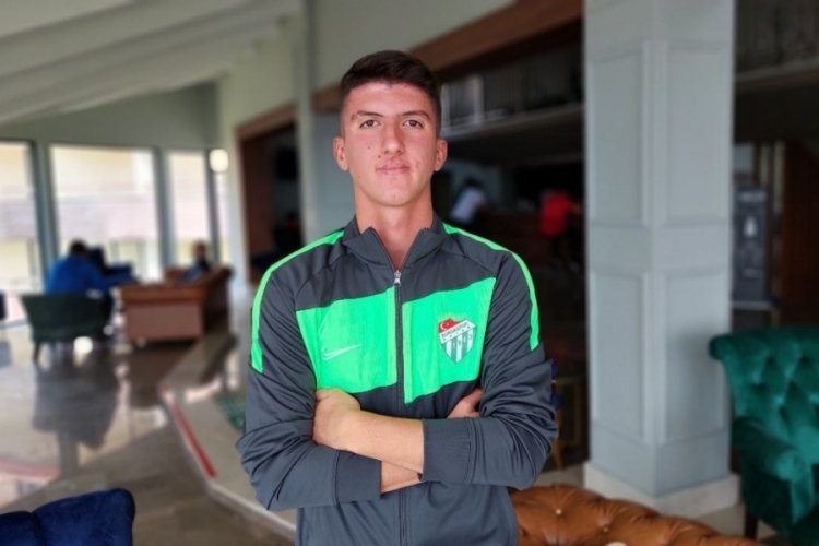 Bursaspor'un gen&ccedil; futbolcusu Taha Altıkardeş: "Transferlerle ilgilenmiyorum"