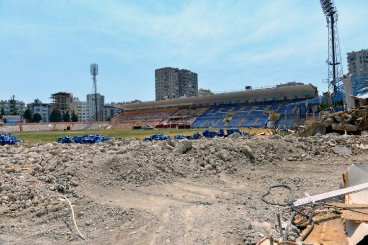 Adana'da 5 Ocak Fatih Terim Stadı'nda yıkım işlemi başladı